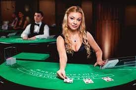 Berbagai pilihan meja permainan kasino langsung di sjo77 termasuk baccarat blackjack dan roulette untuk pengguna Indonesia